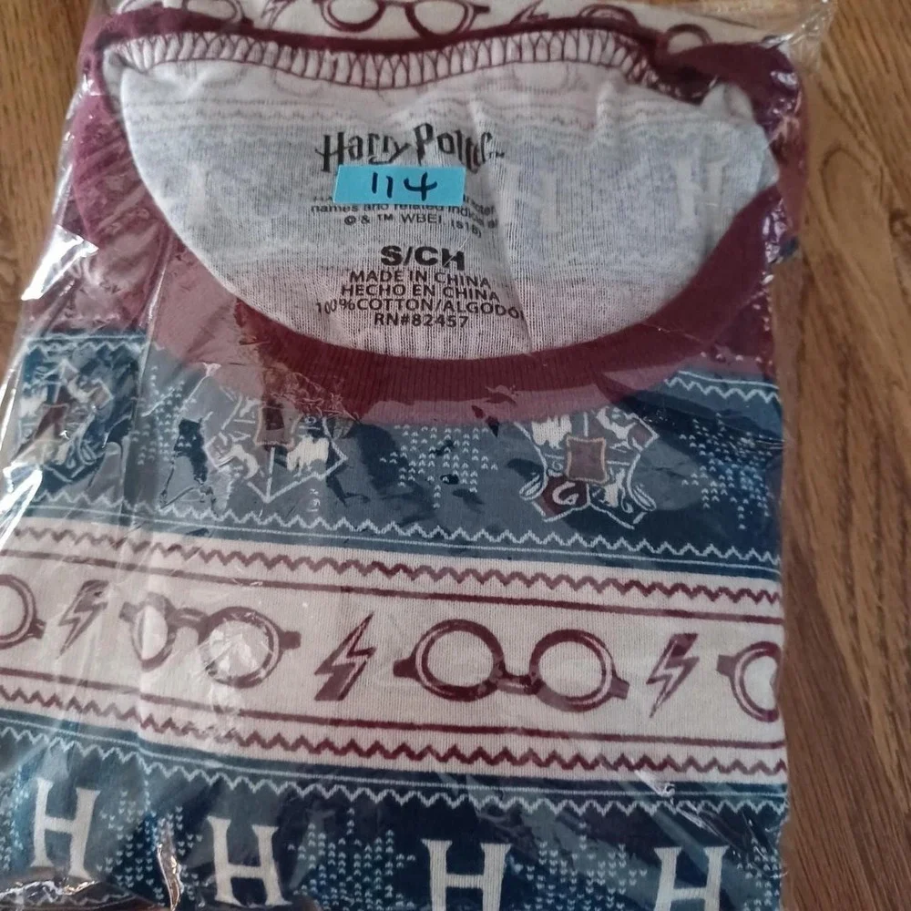 Harry Potter girls size small pajama top Hogwarts Maroon Trim